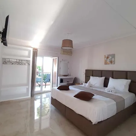 Hotel Roussa's 2*