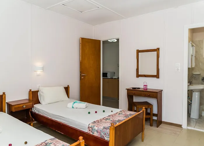 Roussa's Hotel
