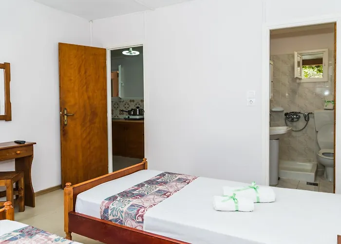 Roussa's Hotel