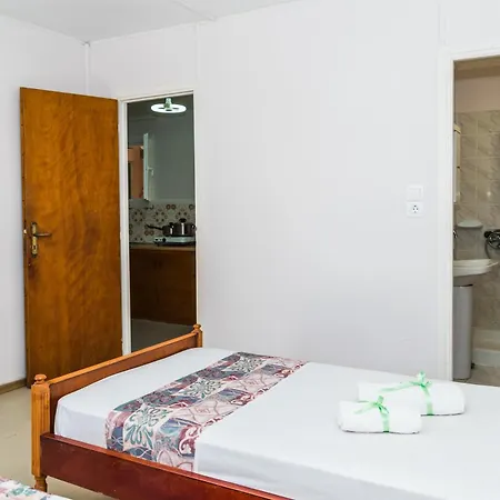 Roussa's Hotel
