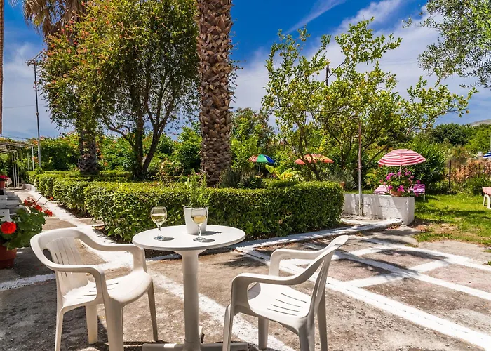 Roussa's 2* Λαγανάς