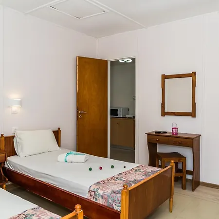 Roussa's Hotel