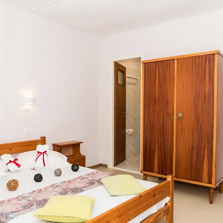 Roussa's Hotel Laganas