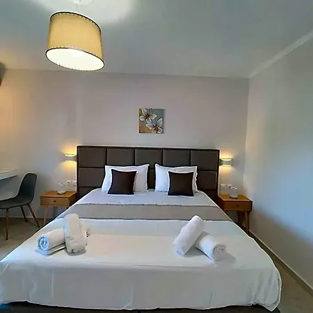 Hotel Roussa's 2*