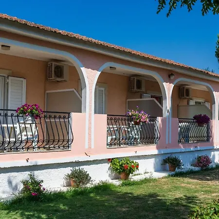 Roussa's Hotel