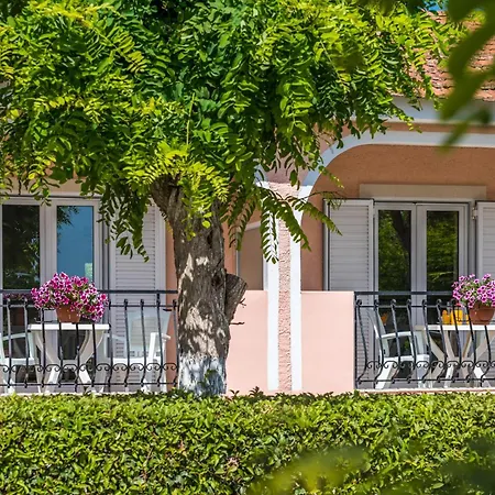 Roussa's Λαγανάς