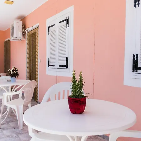 Roussa's 2* Λαγανάς