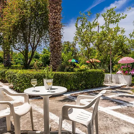 Roussa's 2* Λαγανάς