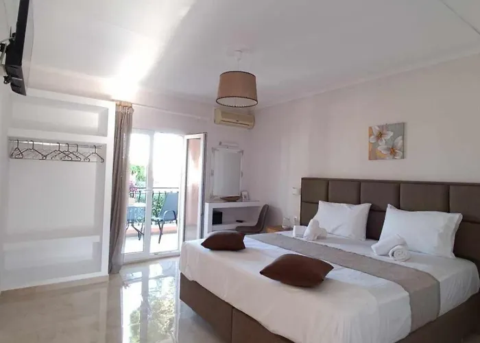 Hotel Roussa's 2*